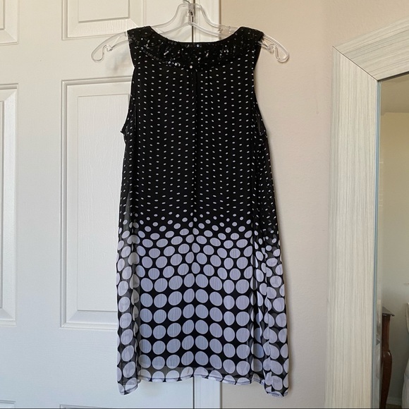 Black and white top - Picture 6 of 6